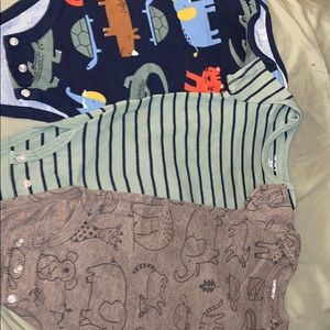 9 month Carter’s short sleeves onesies